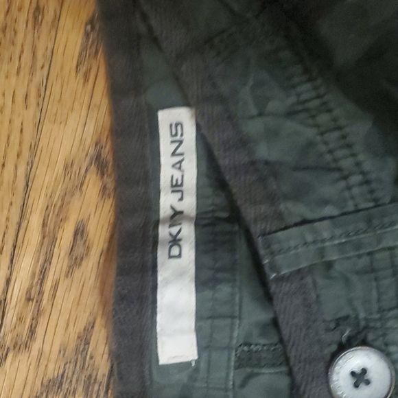 Vintage DKNY Capris - Picture 2 of 6